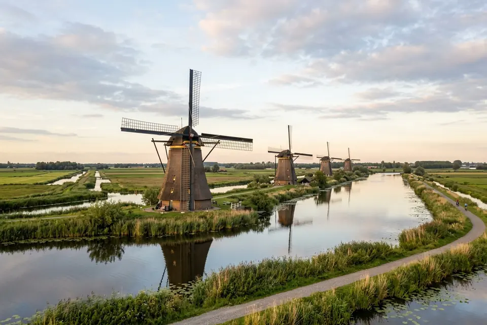 Hollandia úti cél